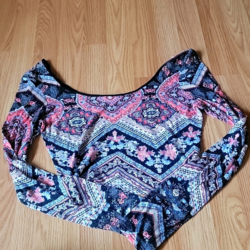 Long sleeve crop top